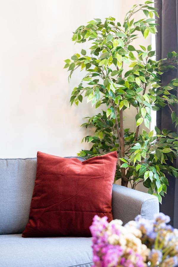 Elegant Studio In The Heart Of The Town Bukarest Exteriör bild